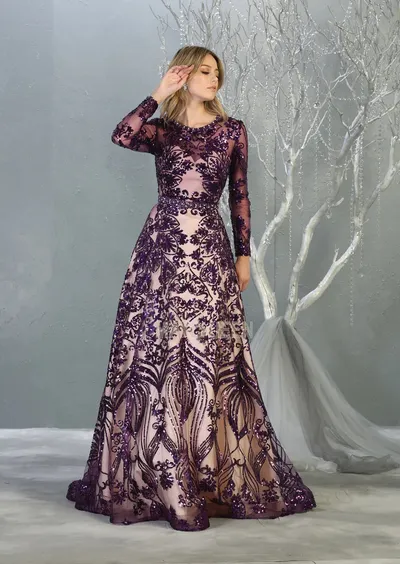 Vestido de Gala manga larga con transparecia decorado con apliques de flores en lentjuelas y falda corte A