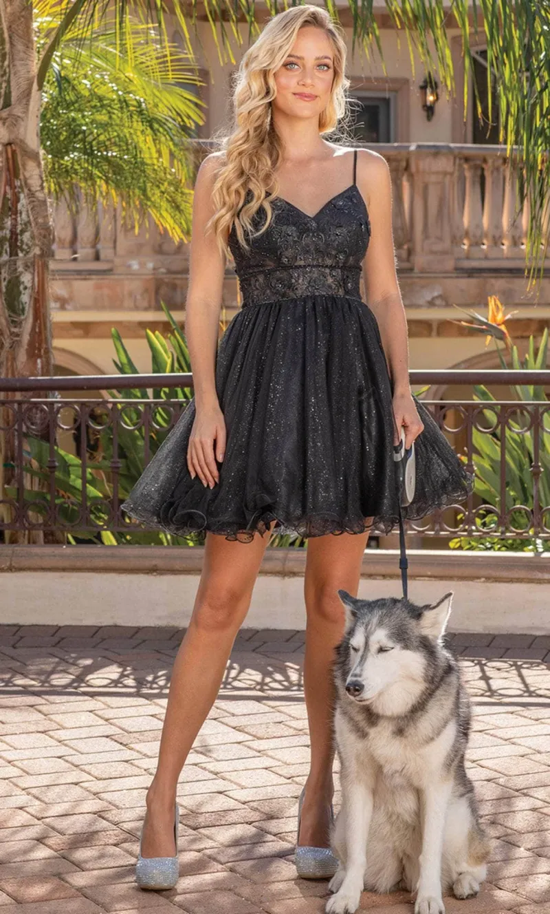Vestido corto tipo cocktail de tiras estilo corset ajustable decorado con apliques y glitter