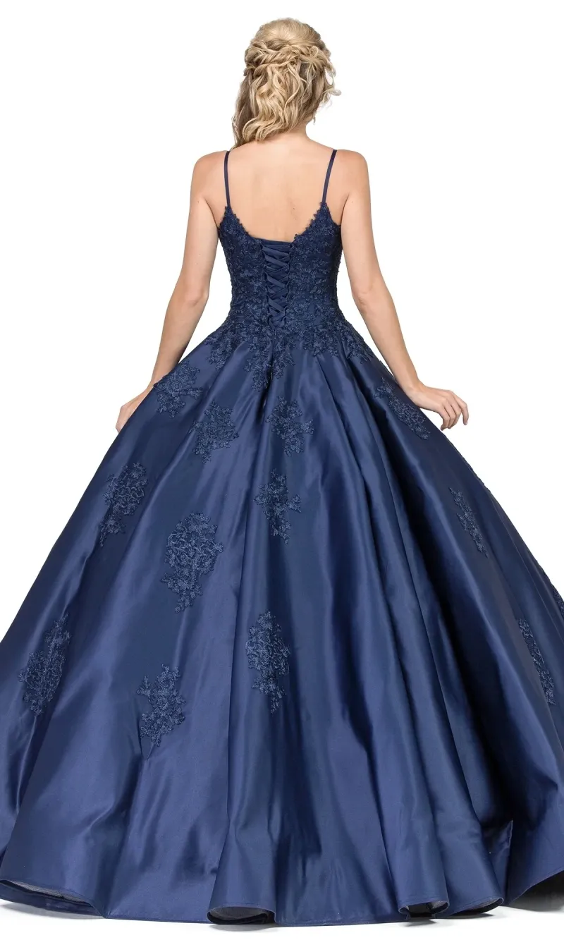 Vestido de 15 años de tiras decorado con apliques en Top y falda corte Princesa