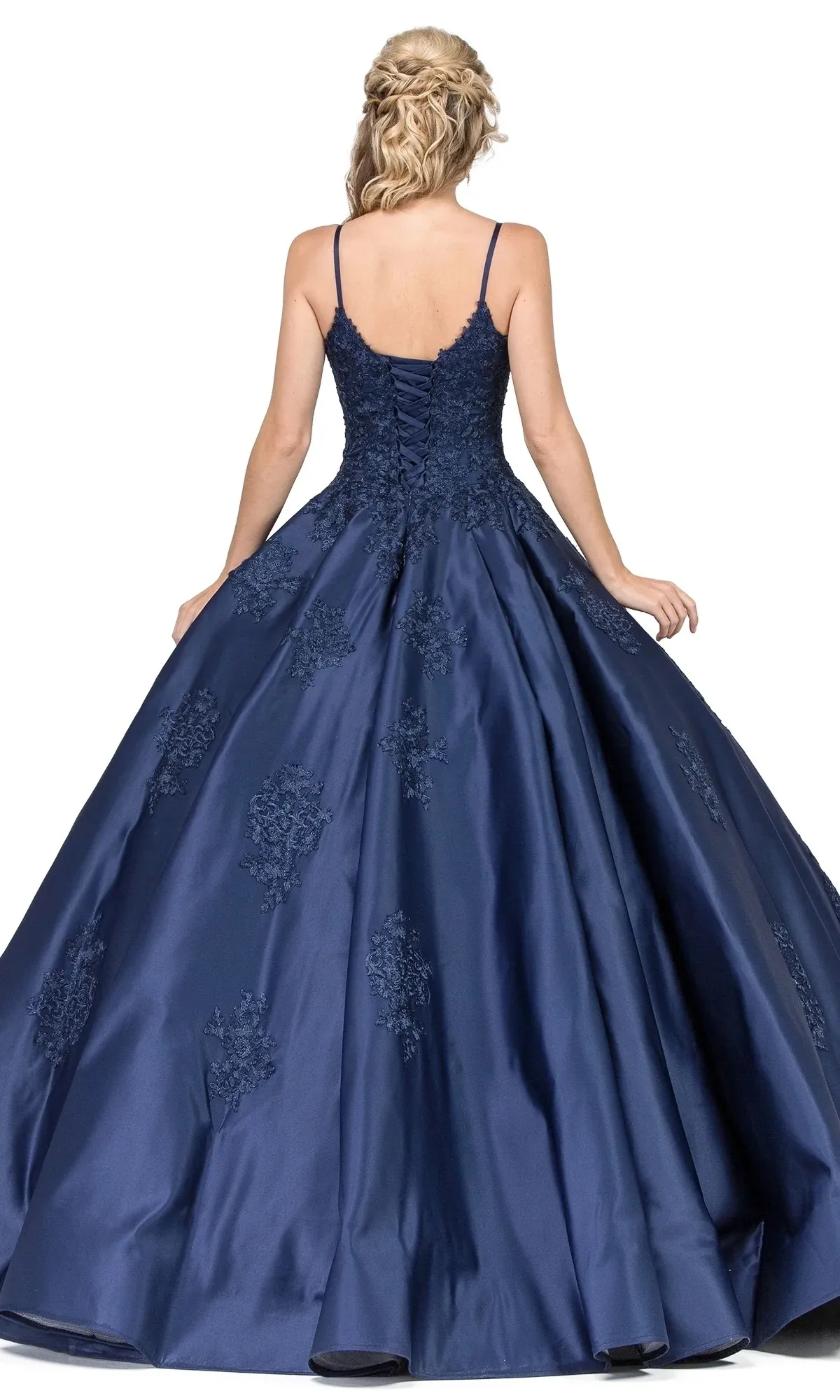 Vestido de 15 años de tiras decorado con apliques en Top y falda corte Princesa