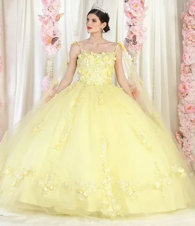 Vestido de 15 años de tiras decorado con apliques y flores en 3D en tela de glitter falda corte princesa