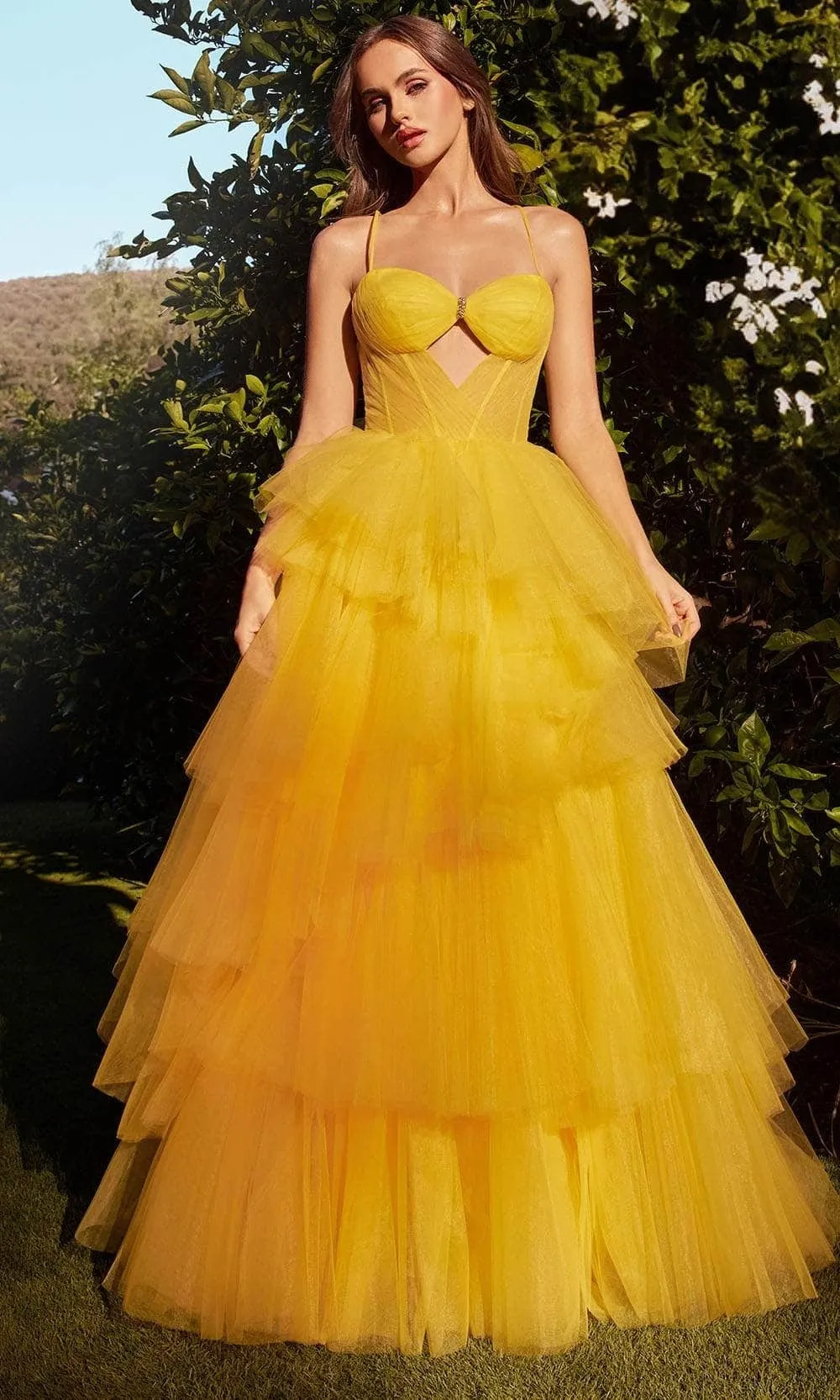 Vestido de Gala de tiras escote corazón y falda corte A de flecos