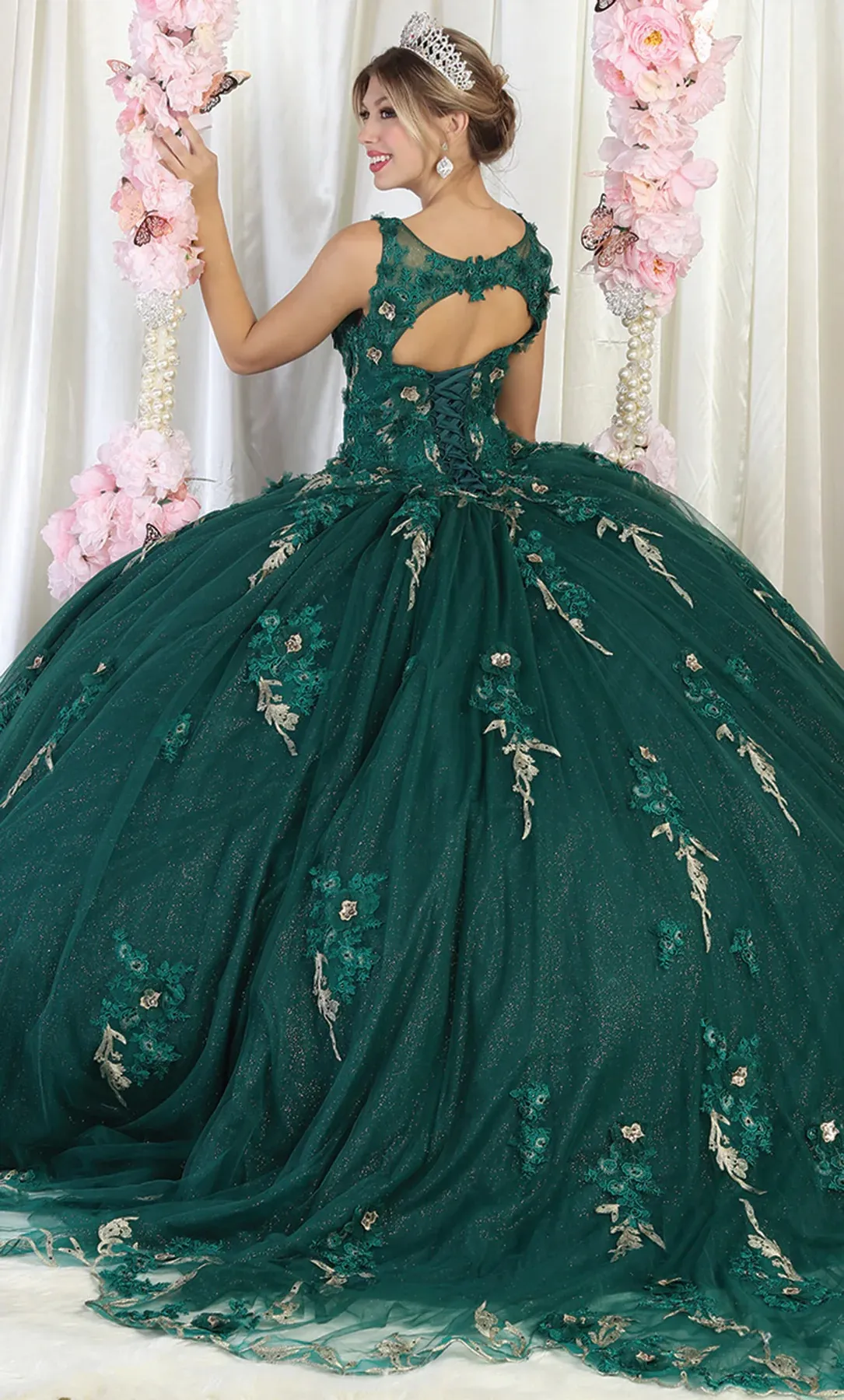 Vestido de 15 años de tiras espalda descubierta decorado con apliques y flores en 3D en tela de glitter falda corte princesa