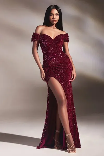 Vestido de Gala Off Shoulder en tela de Lentejuelas y abertura lateral