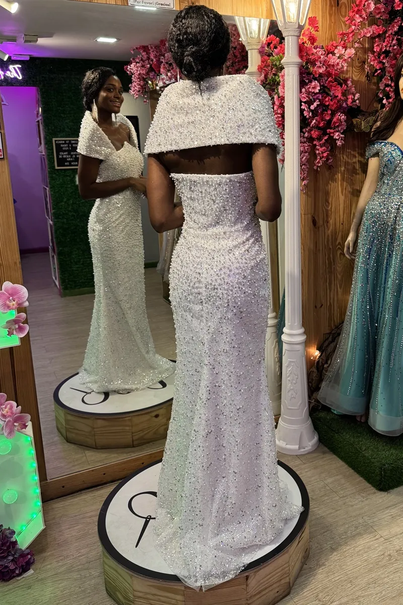 Vestido de Gala color Blanco decorado con perlas y lentejuelas plateadas