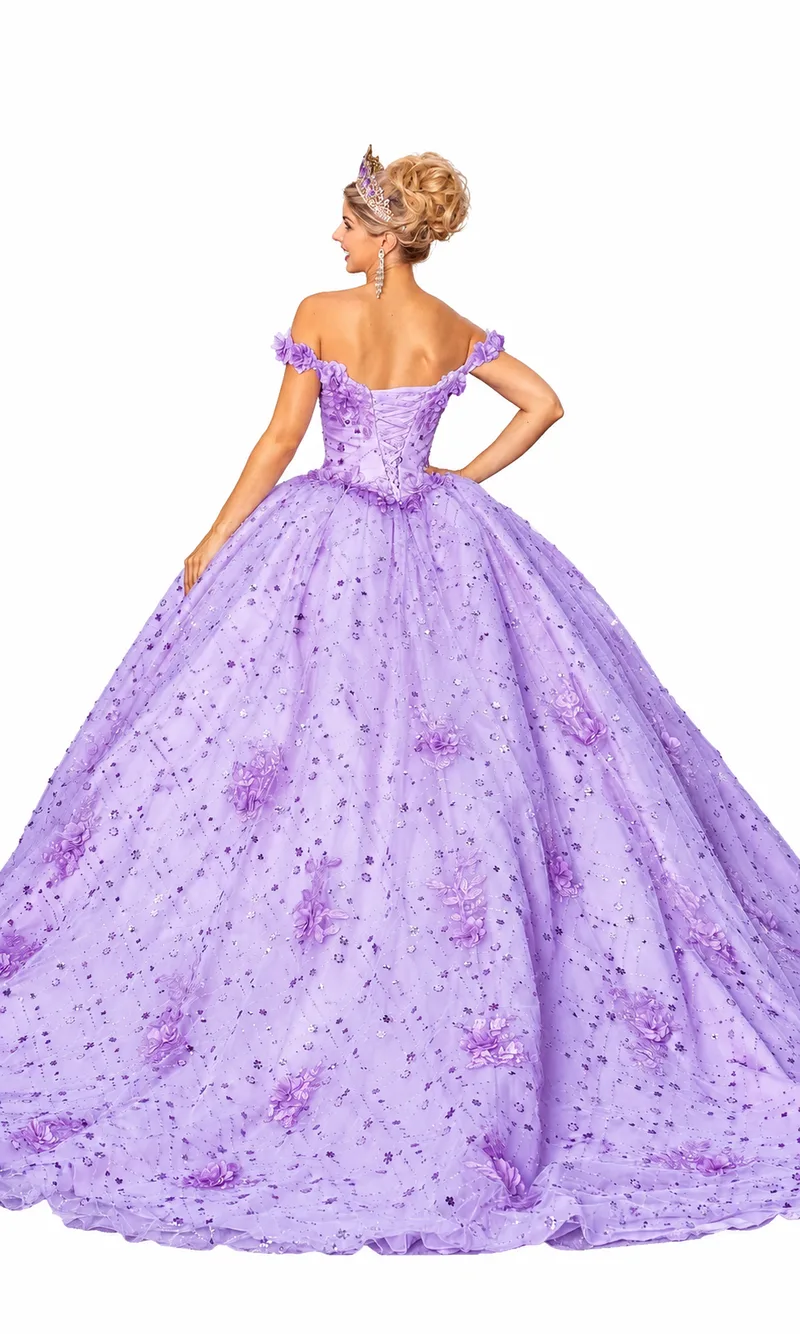 Dama de lavanda con tiara y cola
