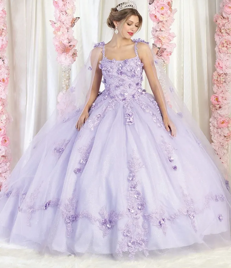 Vestido de 15 años de tiras decorado con apliques y flores en 3D en tela de glitter falda corte princesa