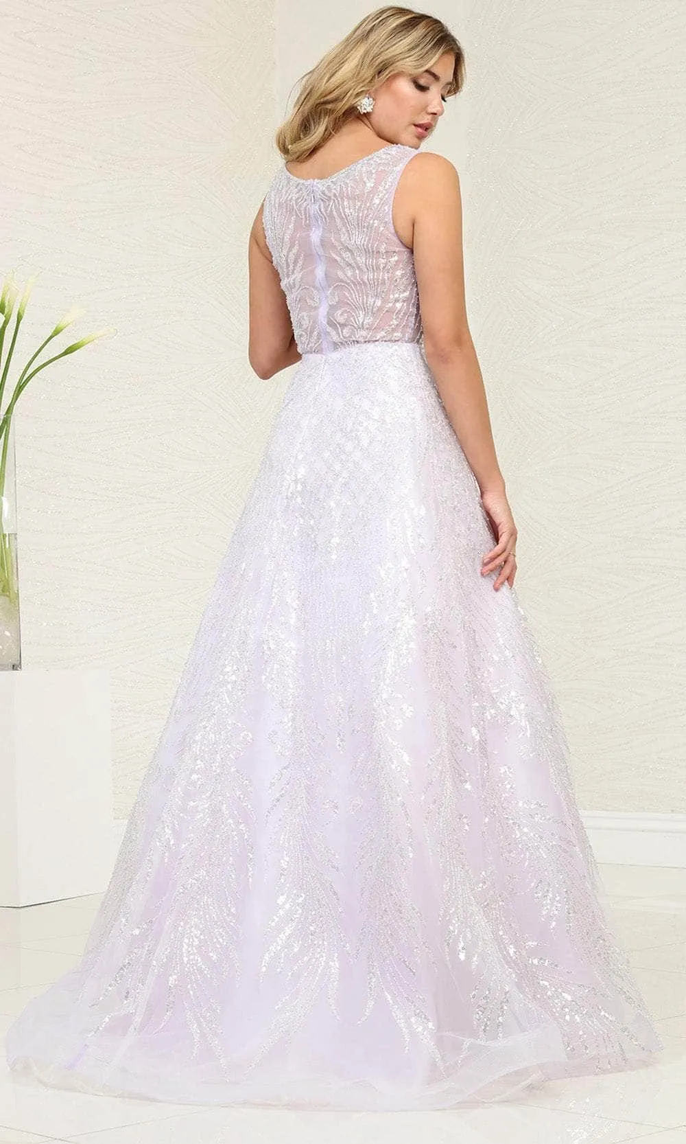 Vestido de gala cuello halter en tela decorada en glitter y apliques