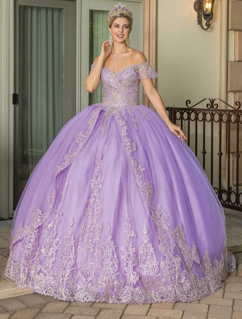 Vestido de 15 años Off Shoulder decorado con apliques y falda corte Princesa