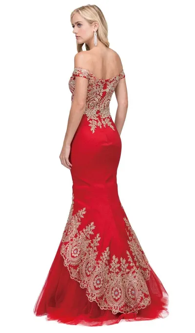 Vestido de Gala color Blanco pegado Off-Shoulder decorado con apliques dorados y falda corte sirena