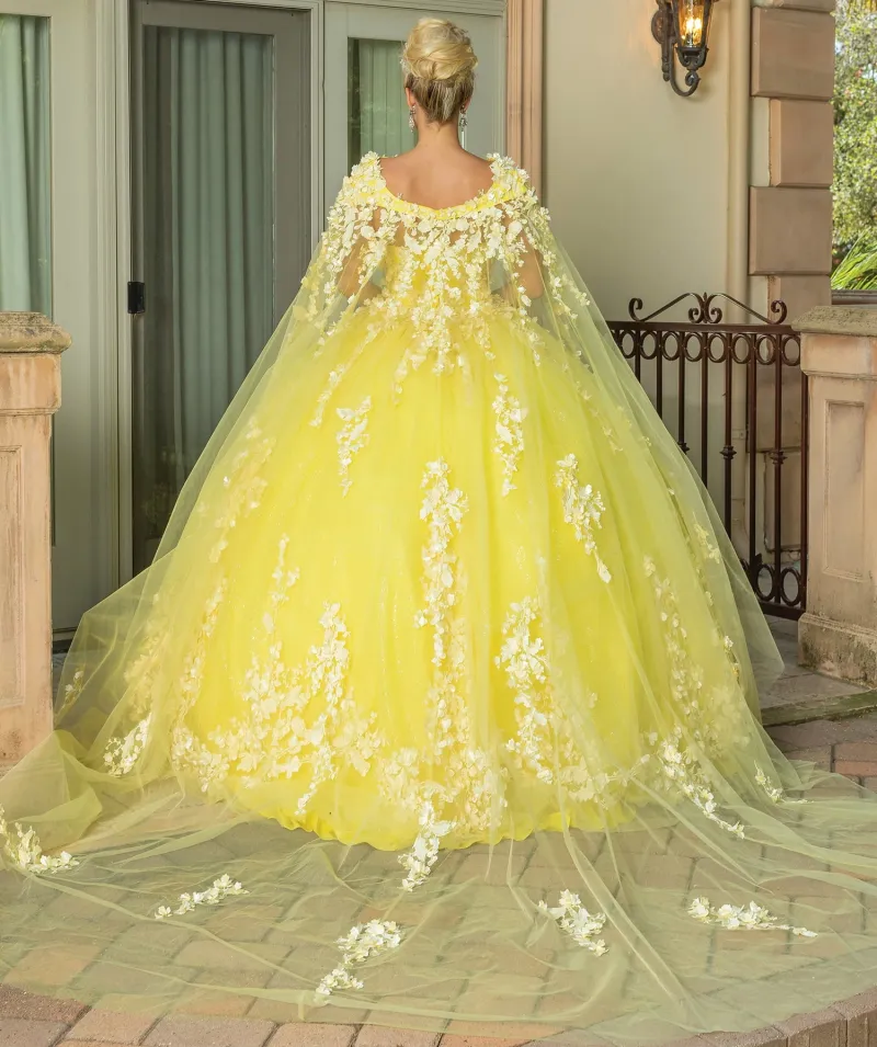 Vestido de 15 años Strapless decorado con apliques de flores en 3D y falda corte Princesa