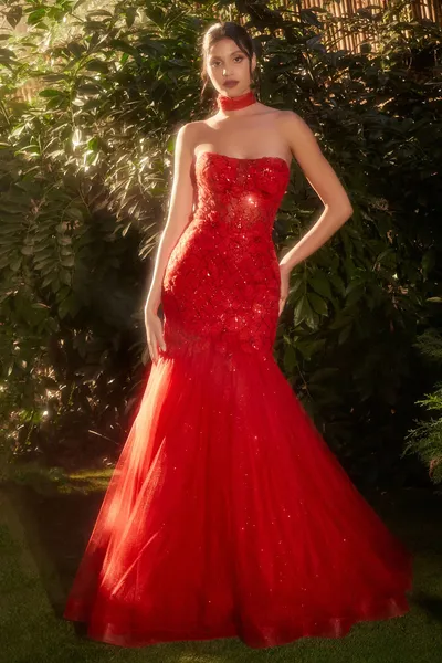 Vestido de Gala Strapless decorado con cristales y canutillos estilo corset con transparencia y falda corte Sirena