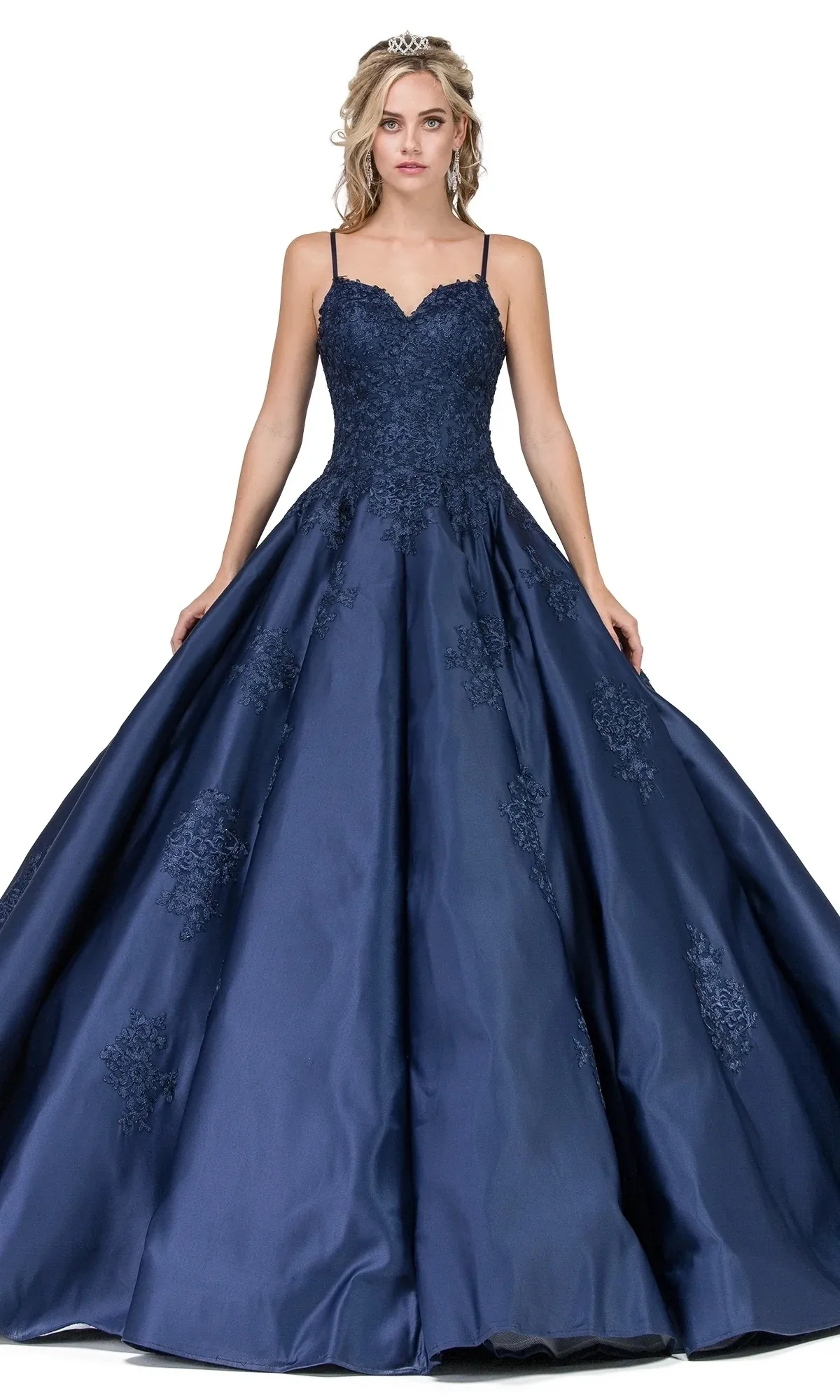 Vestido de 15 años de tiras decorado con apliques en Top y falda corte Princesa