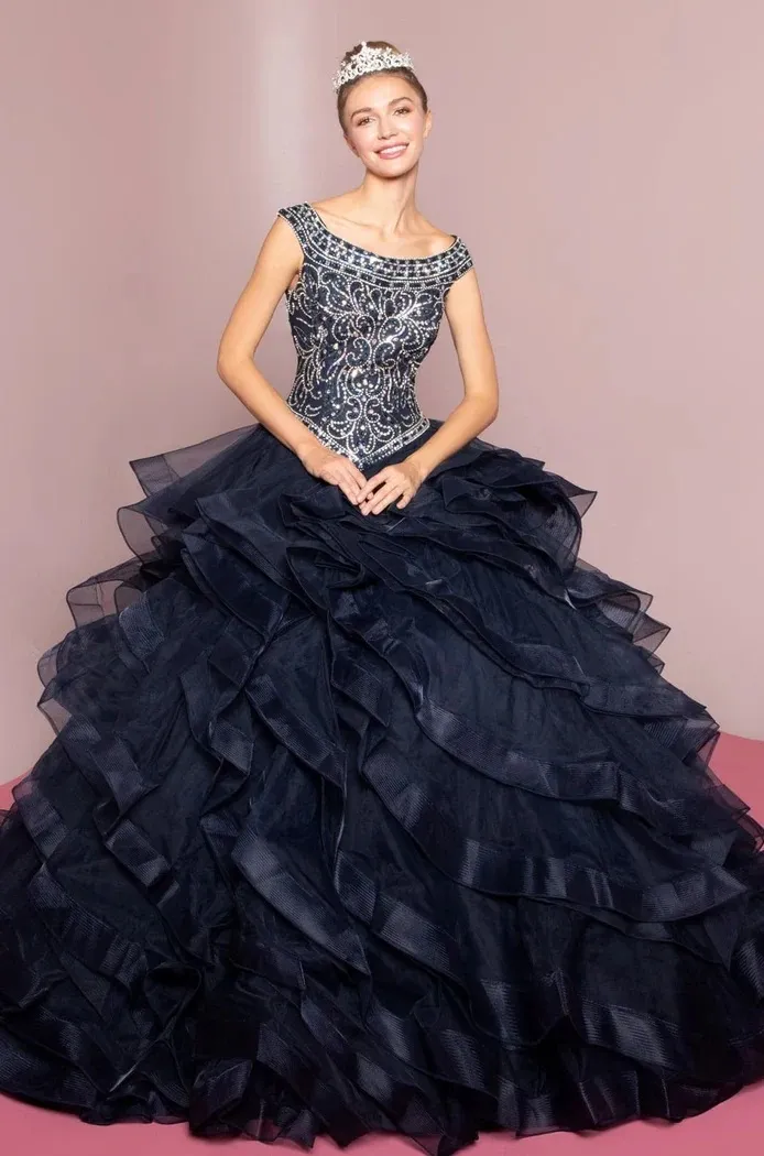 Vestido de 15 años falda corte princesa con volantes y pedreria en Top