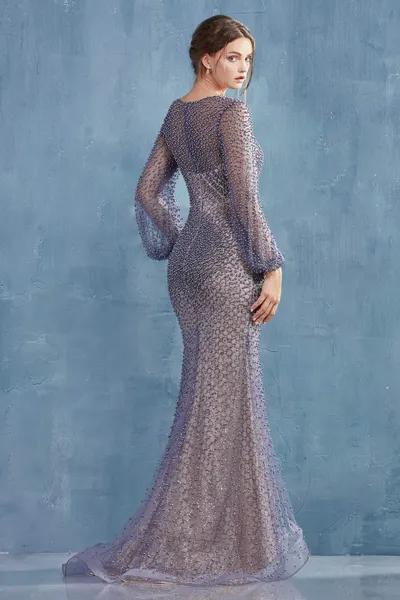 Vestido de Gala manga larga color Gris oscuro con transparecia decorado con Perlas