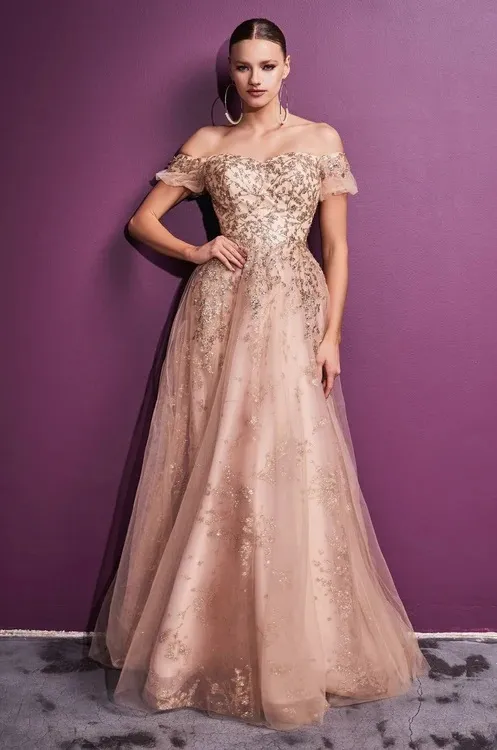 Vestido de Gala Off Shoulder color Dorado decorado con glitter y falda corte A