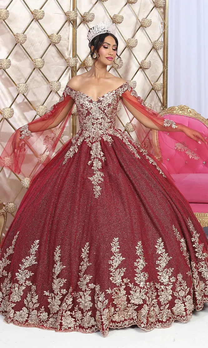 Vestido de 15 años Off Shoulder con capa, decorado con apliques dorados en tela de glitter y falda corte princesa