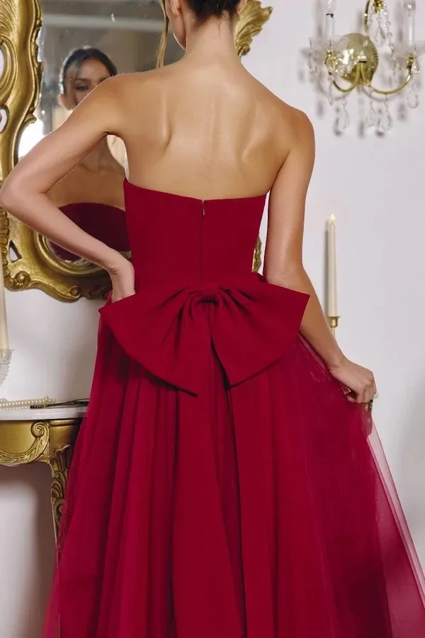 Vestido Cocktail Midi Strapless con falda corte A y lazo
