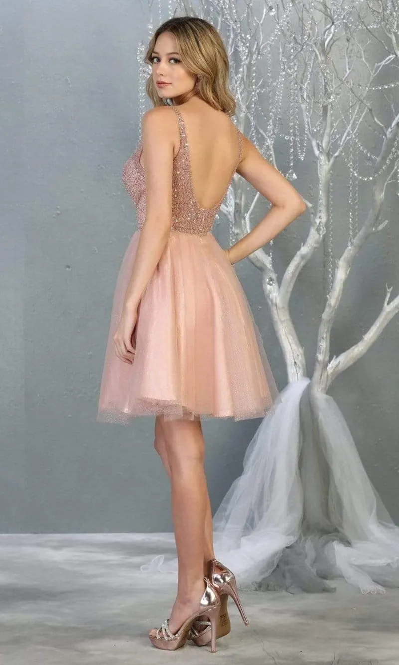 Vestido corto tipo cocktail  decorado con pedreria espalda descubierta