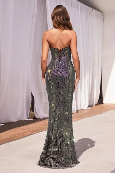 Vestido de Gala estilo corset con transparencia decorado con pedreria en tornasol y abertura lateral