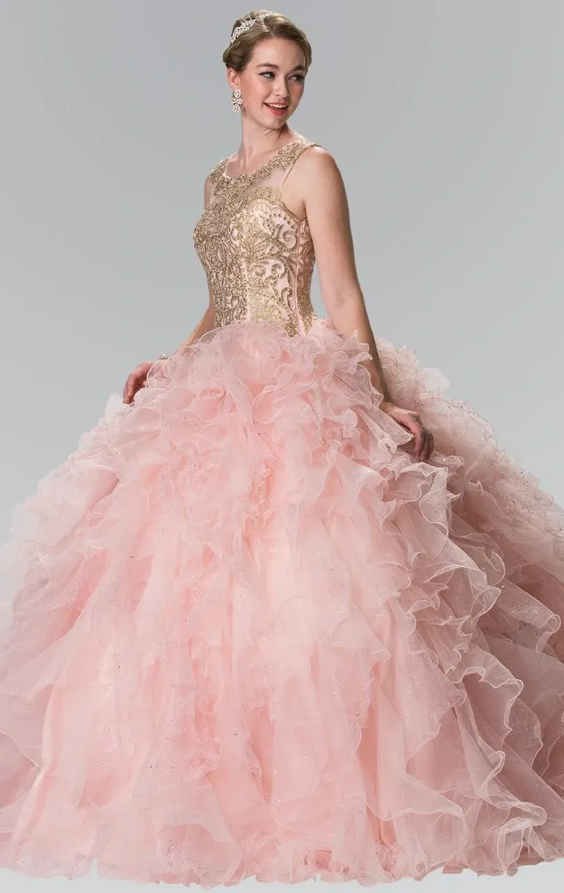 Vestido de 15 años cuello Halter espalda descubierta estilo corset decorado con apliques dorados en top y falda corte princesa con volantes