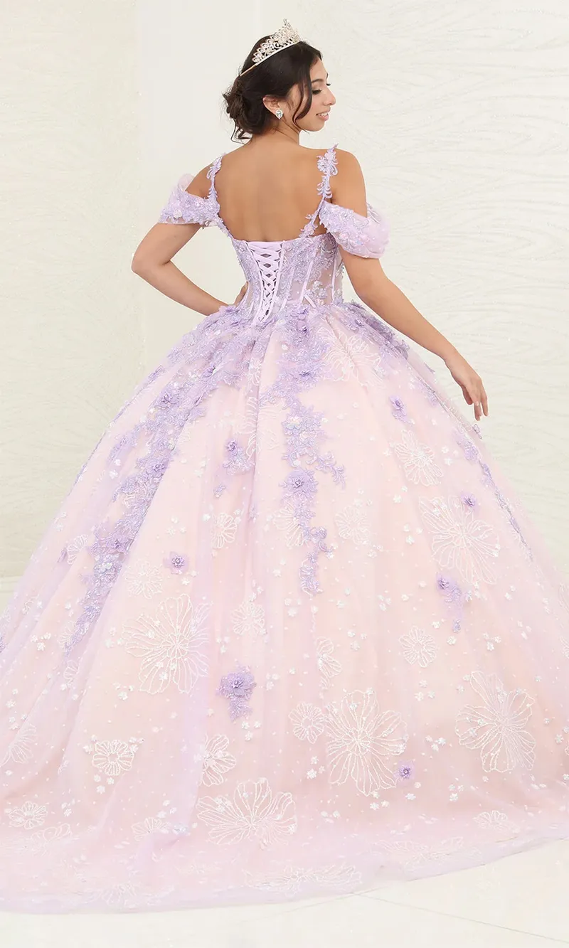 Vestido de 15 años Off Shoulder color Rosado estilo corset con transparencia decorado con apliques de flores color Lila y falda corte princesa