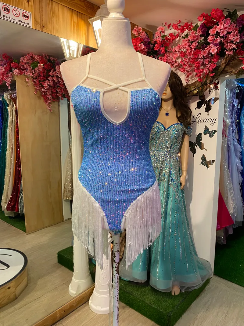 Traje Body de tiras en tela de microlentejuelas decorado con flecos