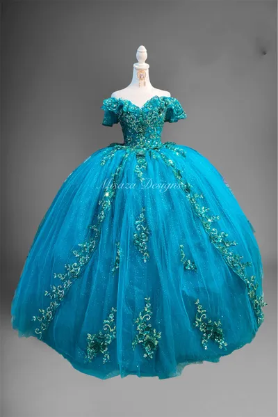 Vestido de 15 años Off Shoulder decorado con Glitter, apliques de flores en 3D y falda corte Princesa