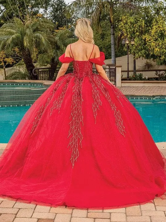 Vestido de 15 años Off Shoulder color Burgundy decorado con apliques de Glitter y falda corte princesa
