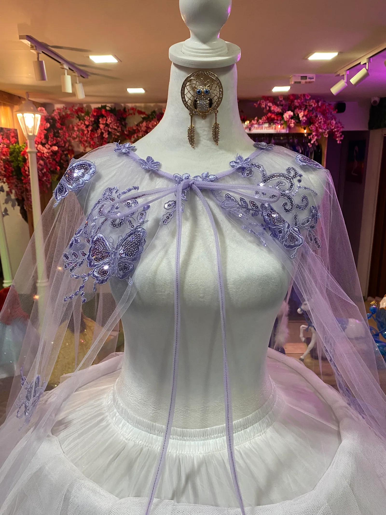 Capa de tul para Vestido de 15 años con apliques de Mariposas en Lila