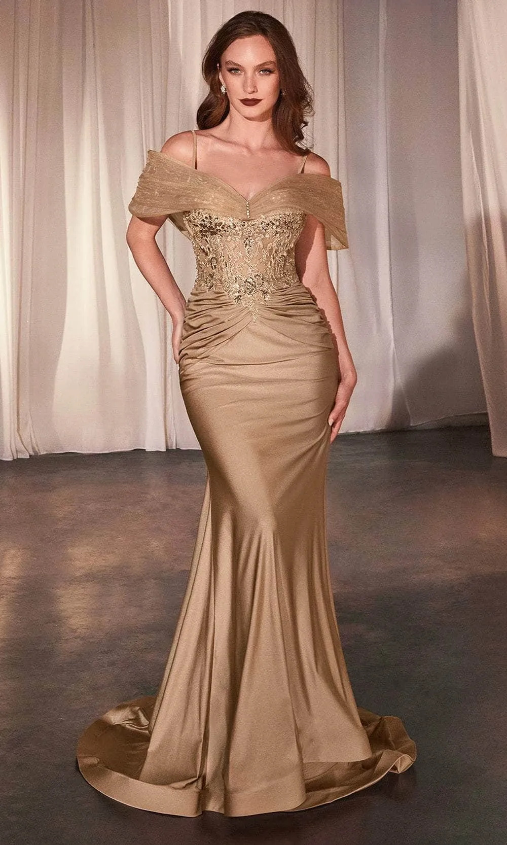 Vestido de Gala de tiras color Dorado con apliques y drapeado en top