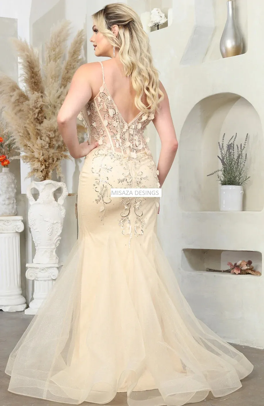 Vestido de Gala de tiras corte sirena decorado con pedreria y flores
