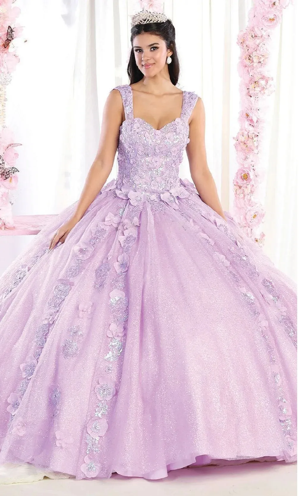 Vestido de 15 años de tiras decorado con apliques y flores en 3D en tela de glitter falda corte princesa