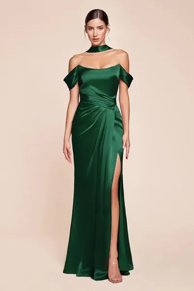 Vestido de Gala Off Shoulder ajustable en tela de Seda, mangas caidas y falda con abertura lateral