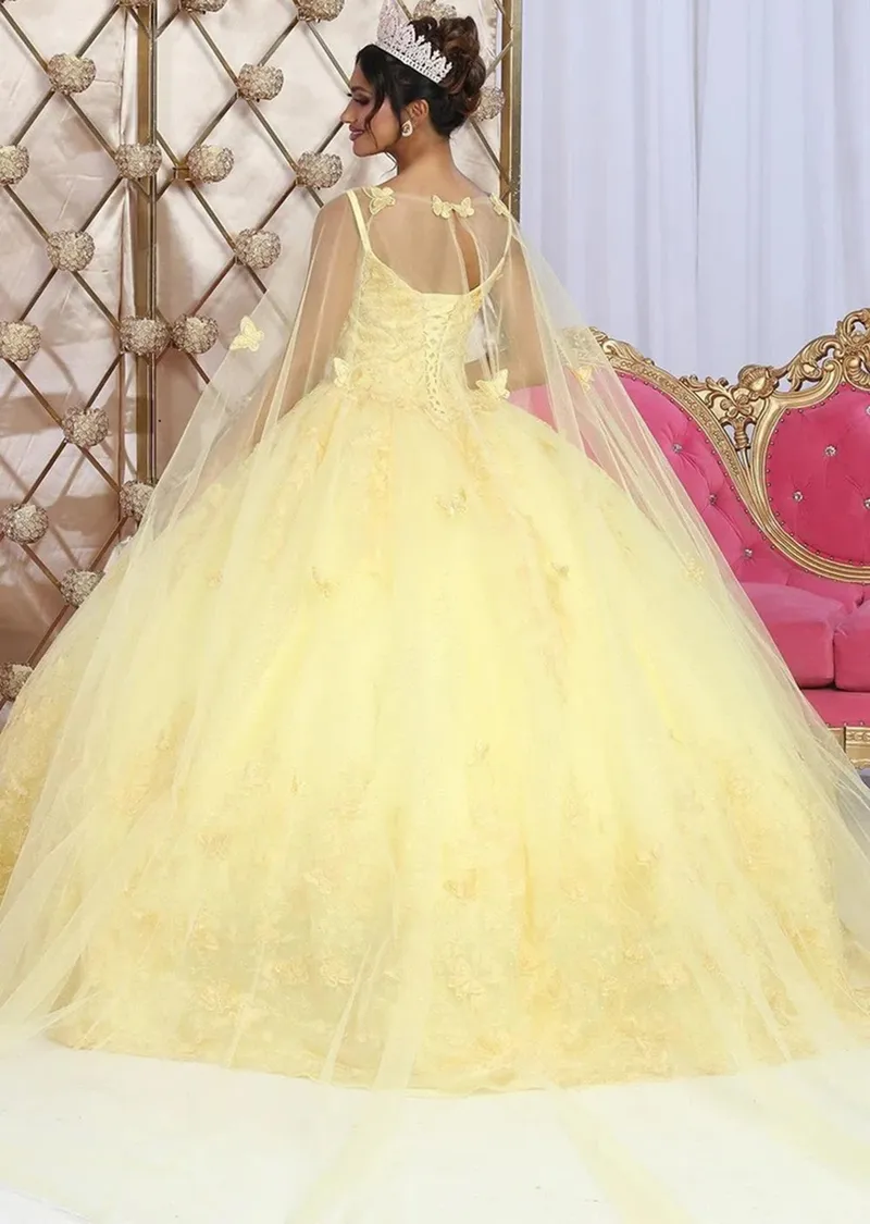 Vestido de 15 años de tiras color Amarillo estilo corset decorado con apliques y mariposas 3D
