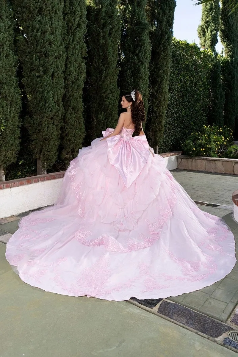 Vestido de 15 años Imperium con mangas abullonada decorado con pedrería y glitter, falda corte Princesa con cola
