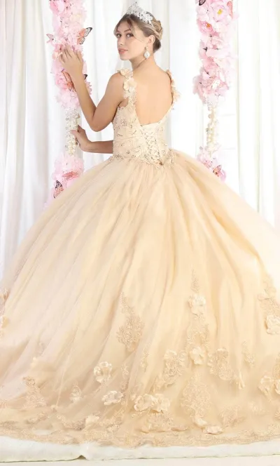 Vestido de 15 años decorado con pedreria en Top, falda corte Princesa decorada con apliques de Flores y Glitter