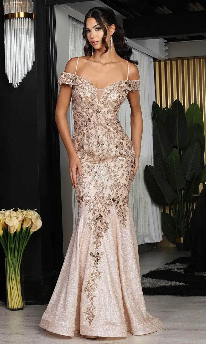 Vestido de Gala Off Shoulder decorado con apliques en color Rose gold y falda corte Sirena