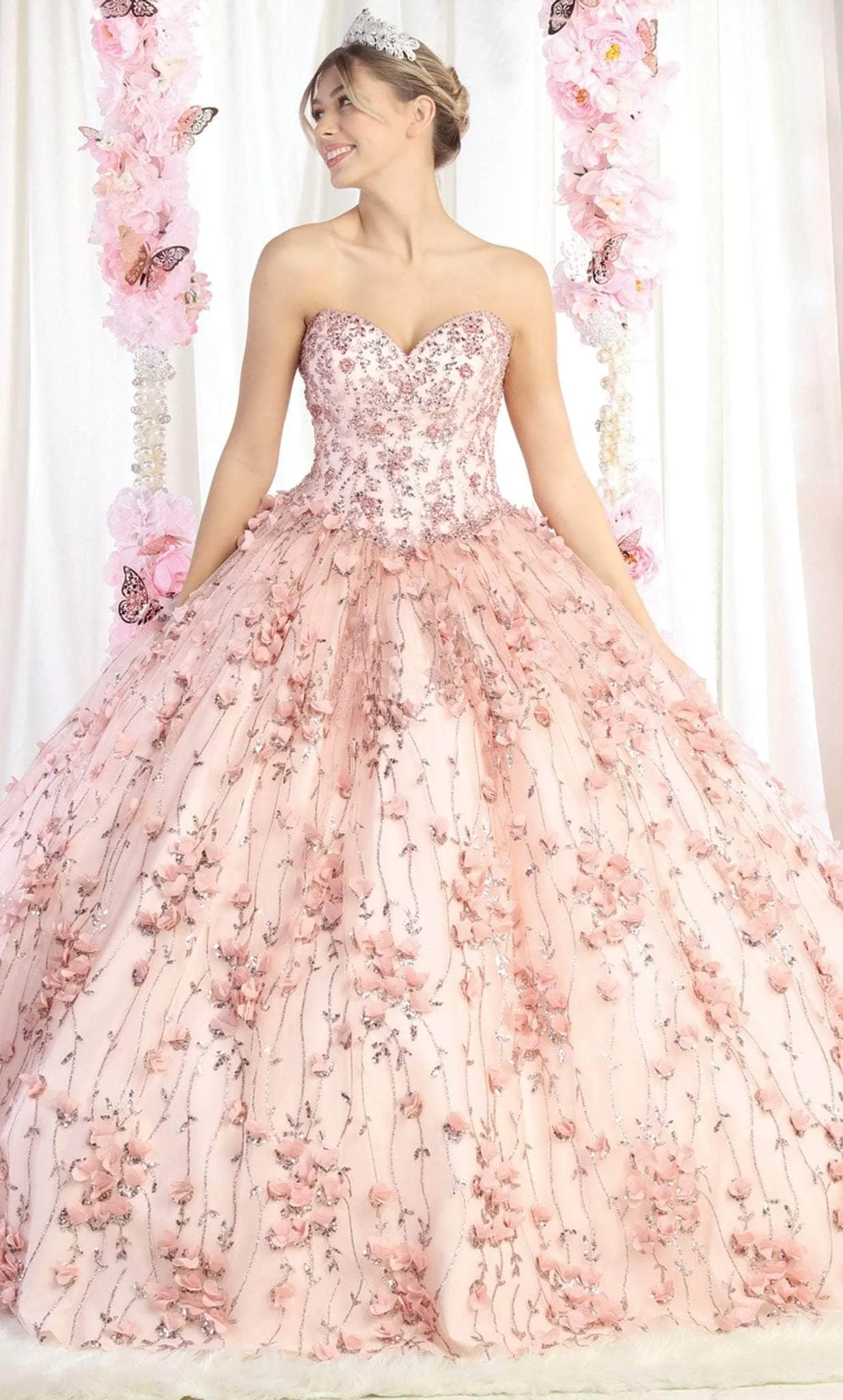 Vestido de 15 años Strapless decorado con pedreria en Top, Glitter y flores en 3D, falda corte princesa