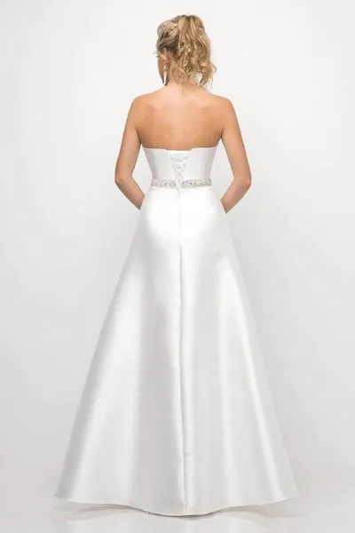Vestido de Gala Strapless color Blanco decorado con pedreria en la cintura