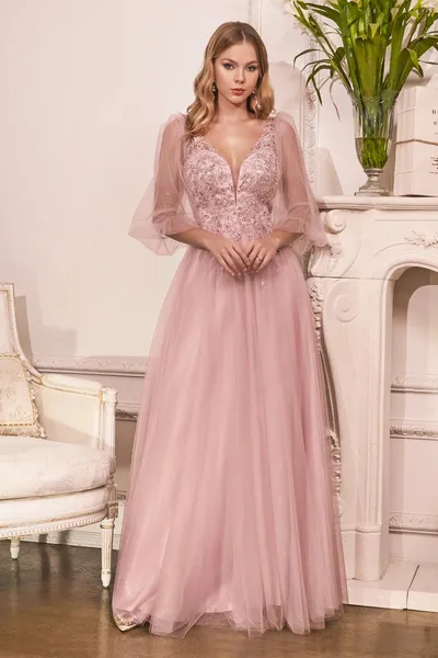 Vestido de Gala color Rosado decorado con Glitter y Pedreria en top mangas abullonadas y falda corte A