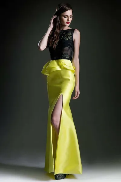 Vestido de Gala color Fucsia y Negro con transparencia en Top y falda con abertura lateral