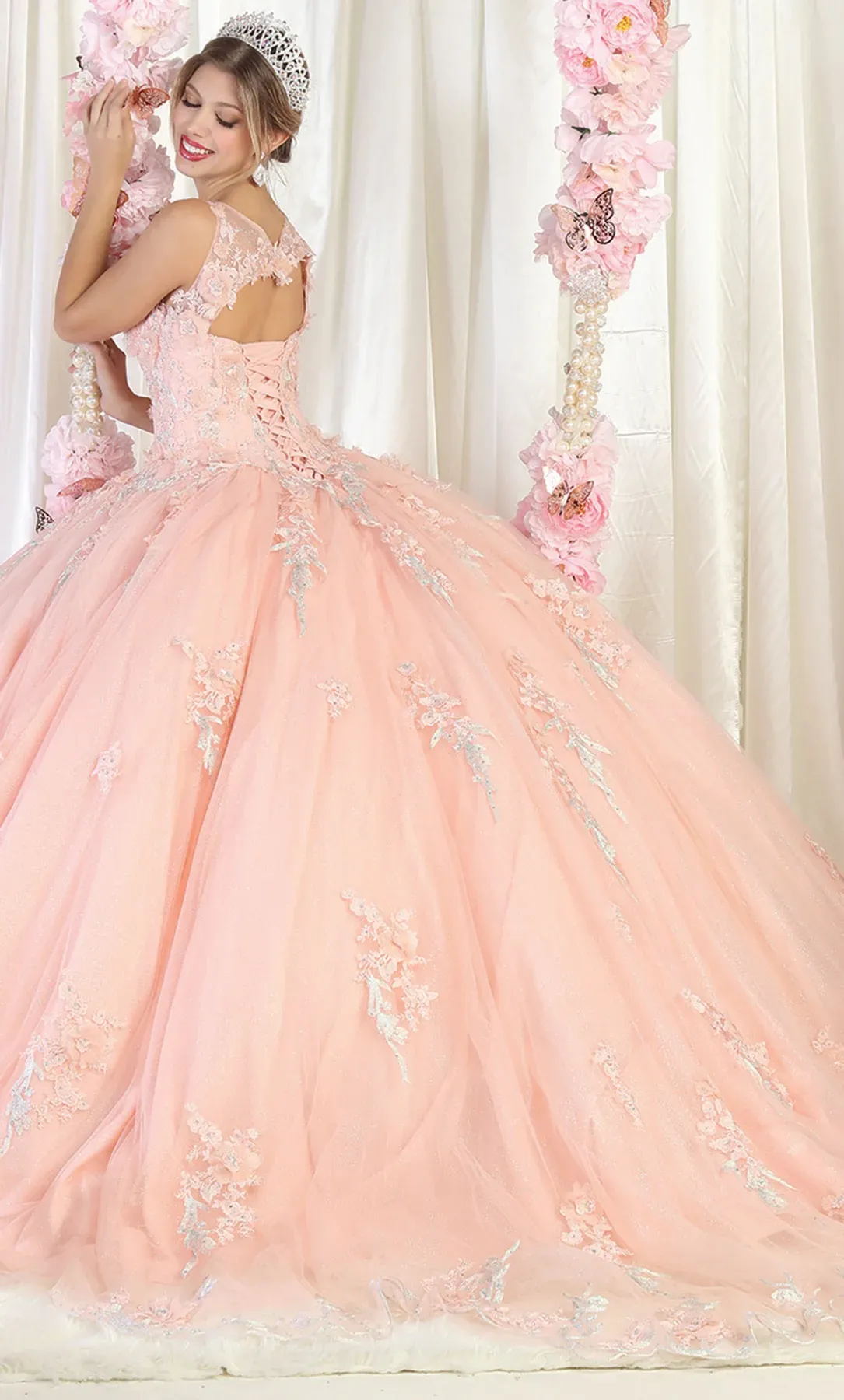 Vestido de 15 años de tiras espalda descubierta decorado con apliques y flores en 3D en tela de glitter falda corte princesa