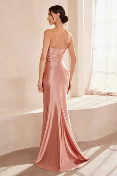 Vestidos de Gala Strapless en tela de seda con copas en punta y falda con abertura lateral