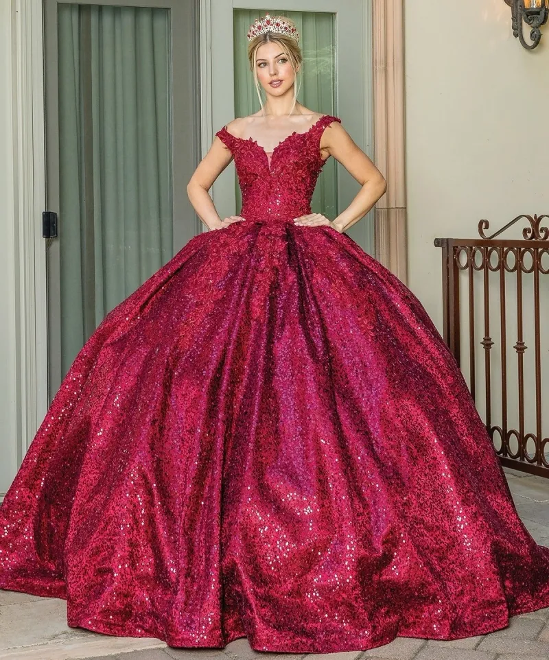 Vestido de 15 años Off Shoulder en tela de lentejuelas decorado con apliques de flores y falda corte Princesa con Cola
