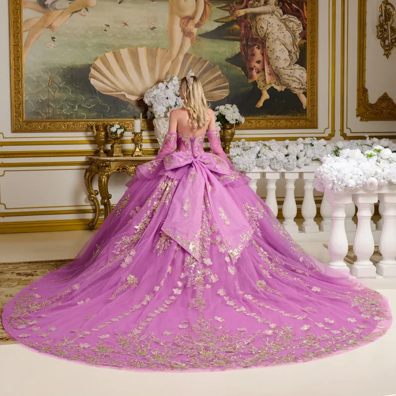 Vestido de 15 años Imperial Strapless con apliques dorados y falda corte Princesa con cola y Lazo