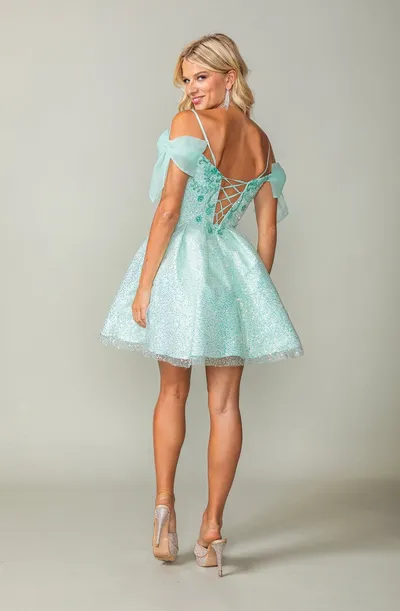 Vestido de Quinceañera corto Off Shoulder en tela de lentejuelas decorado con apliques y mangas en forma de lazo
